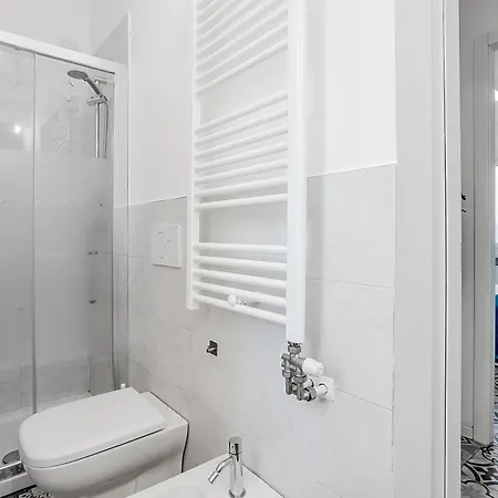 Le Finestre Sul Borgo 1 - Very Near To Piazza Garibaldi And The Cathedral Apartment